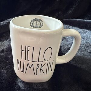 HELLO PUMPKIN mug Rae Dunn